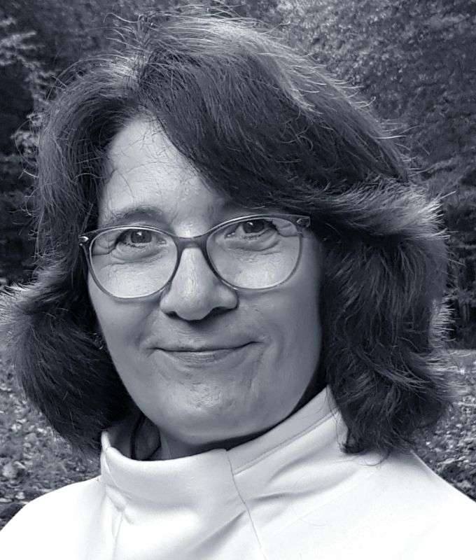 Dozent Julia Saur